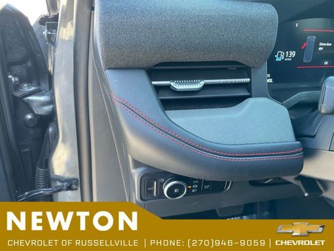 Used 2025 Ford Explorer ST-Line w/ ST-Line Street Pack AWD/4WD image 9