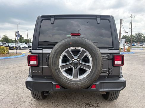 Used 2022 Jeep Wrangler Unlimited Sahara AWD/4WD image 4