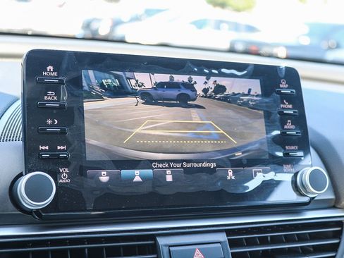 Used 2018 Honda Accord Touring image 26