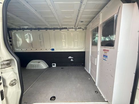 Used 2021 Mercedes-Benz Sprinter 1500 w/ Premium Package image 24