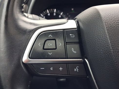Used 2021 Toyota Highlander XLE AWD/4WD image 26