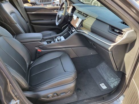New 2026 Jeep Grand Cherokee Limited w/ Limited Altitude Package image 17