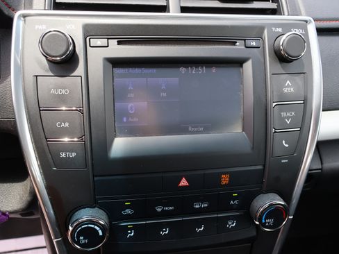 Used 2017 Toyota Camry SE FWD image 29