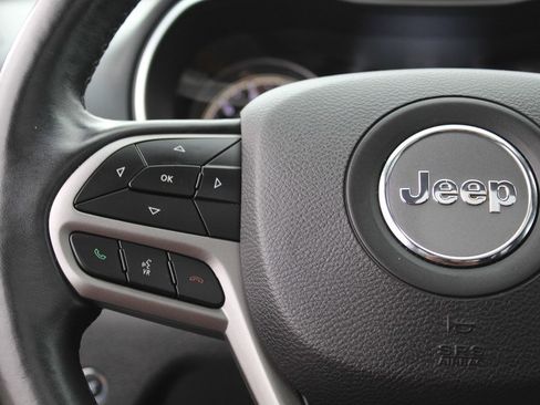 Used 2019 Jeep Cherokee Limited w/ Technology Group image 13