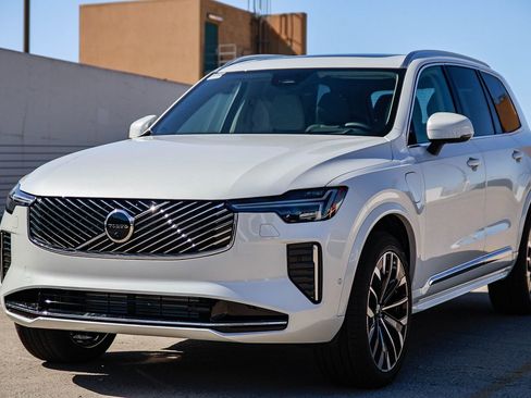 New 2026 Volvo XC90 T8 Ultra w/ Protection Package Premier AWD/4WD image 3