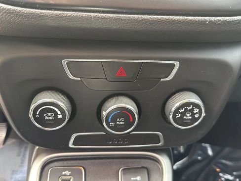 Used 2018 Jeep Compass Sport image 34