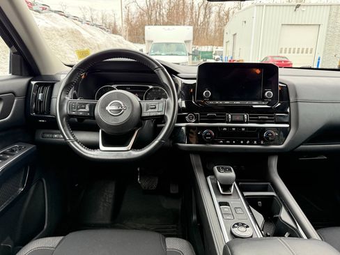 Used 2024 Nissan Pathfinder SV w/ SV Premium Package image 19