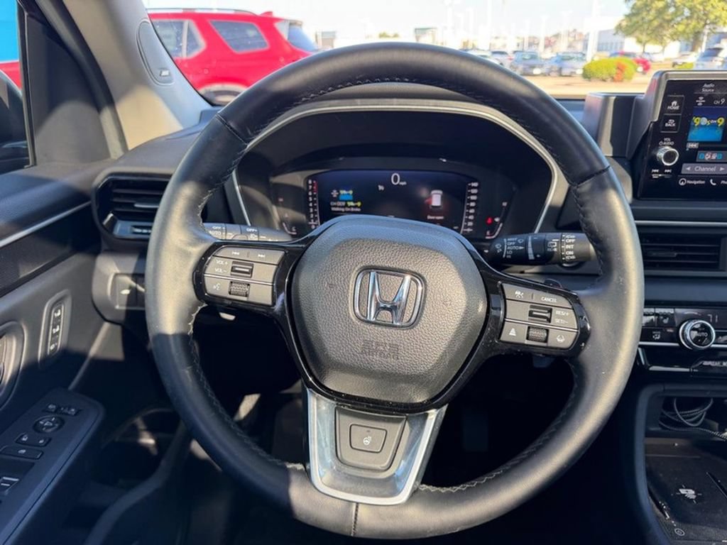 Used 2025 Honda Pilot Elite image 14
