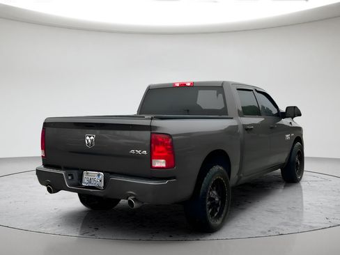 Used 2017 RAM 1500 Express AWD/4WD image 4