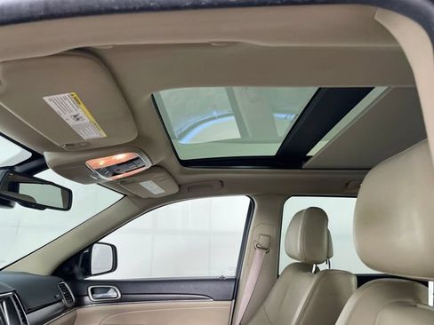 Used 2014 Jeep Grand Cherokee Limited w/ Luxury Group II AWD/4WD image 11