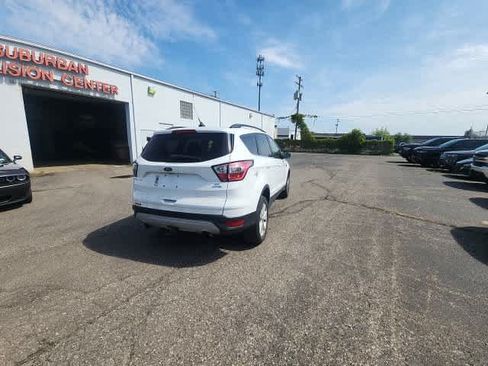 Used 2018 Ford Escape SE w/ SE Sync 3 Package AWD/4WD image 14