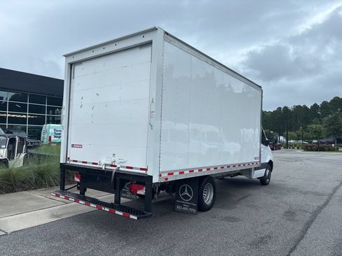 Used 2021 Freightliner Sprinter 3500 RWD image 3