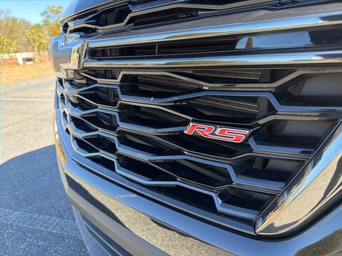 Used 2023 Chevrolet Traverse RS image 11