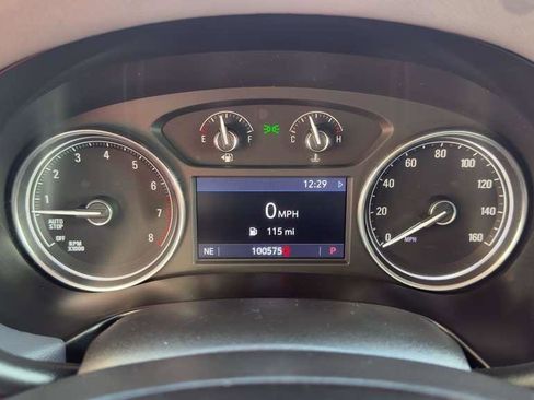 Used 2020 Buick Enclave Essence image 12