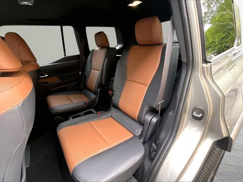 Used 2025 Lexus GX 550 w/ Accessory Package (2T) AWD/4WD image 21