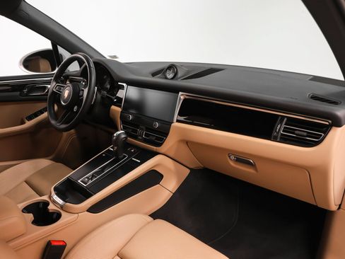 Certified 2024 Porsche Macan S AWD/4WD image 21