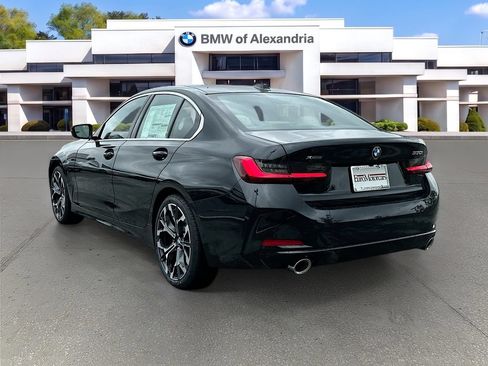 Used 2026 BMW 330i xDrive Sedan w/ Premium Package AWD/4WD image 5