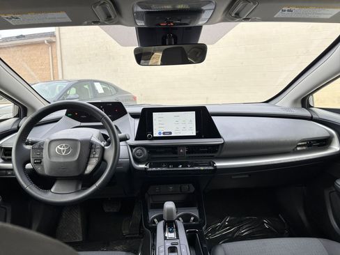 Used 2025 Toyota Prius LE image 31