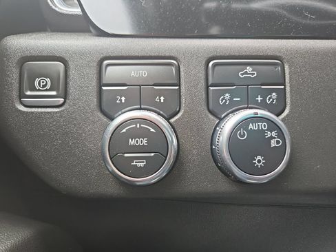 Used 2024 GMC Sierra 1500 SLE w/ Preferred Package AWD/4WD image 19