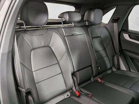 Used 2025 Porsche Cayenne image 23