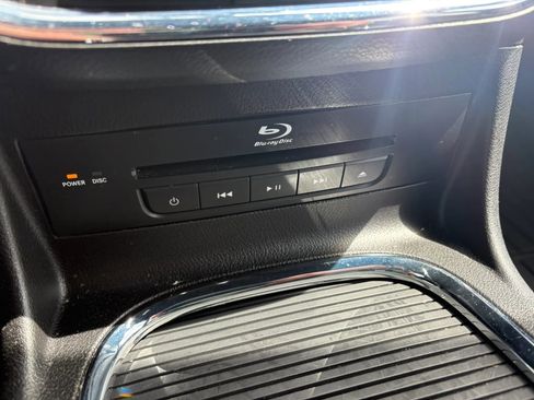 Used 2015 Chrysler Town & Country S FWD image 28