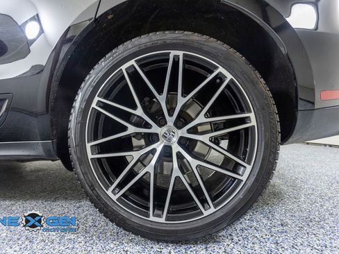 Used 2024 Porsche Macan AWD/4WD image 52