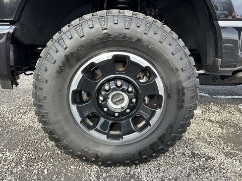 Used 2025 Ford F350 Platinum w/ Tremor Off-Road Package image 18