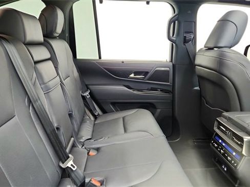 Used 2024 Lexus LX 600 4WD w/ Luxury Package image 24