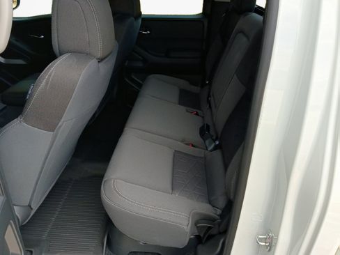 Used 2025 Nissan Frontier SV w/ SV Convenience Package RWD image 13
