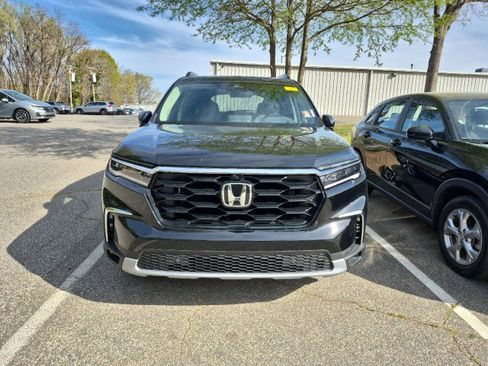 Certified 2025 Honda Pilot Elite image 2
