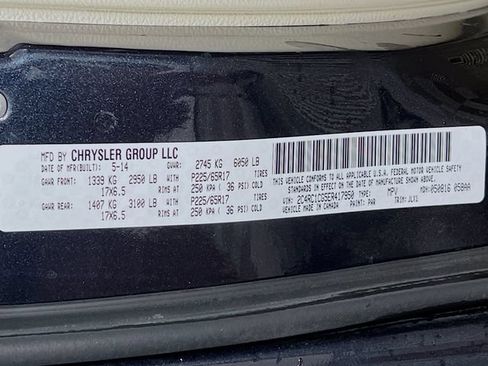 Used 2014 Chrysler Town & Country Touring-L FWD image 11