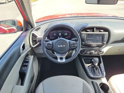 Used 2025 Kia Soul LX w/ LX Technology Package FWD image 25