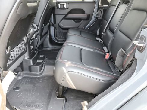 Used 2024 Jeep Wrangler Unlimited Rubicon image 32