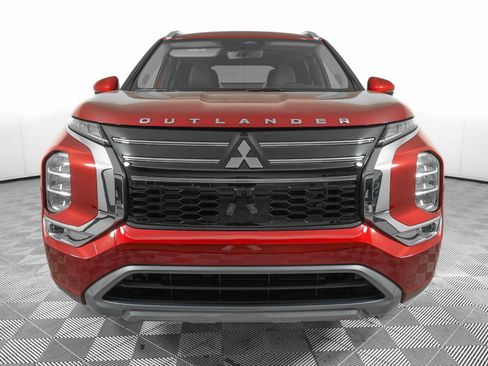 Used 2025 Mitsubishi Outlander SEL image 2