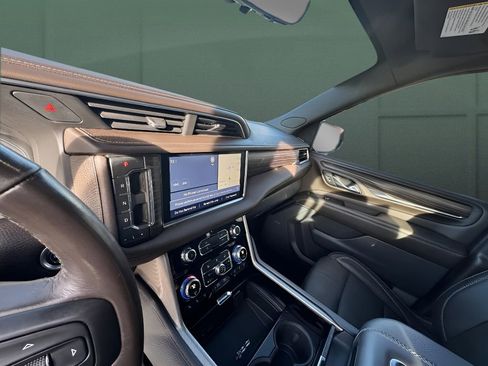 Used 2021 GMC Yukon XL Denali image 32