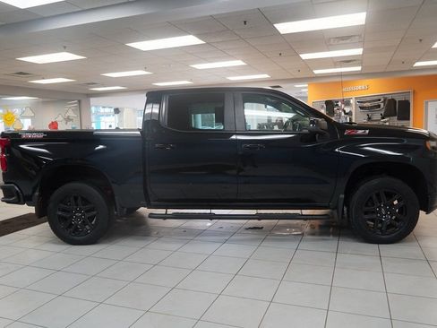 Used 2022 Chevrolet Silverado 1500 LT Trail Boss w/ Convenience Package II AWD/4WD image 12
