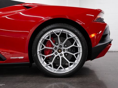 Used 2023 Lamborghini Huracan EVO image 12