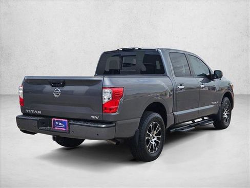Used 2021 Nissan Titan SV w/ SV Convenience Package RWD image 5
