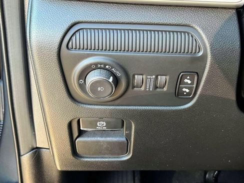 Used 2024 Jeep Wagoneer L Series II w/ Premium Group I image 21