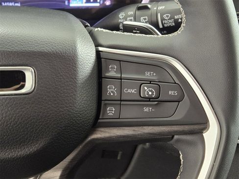 Used 2024 Jeep Grand Cherokee Limited image 29