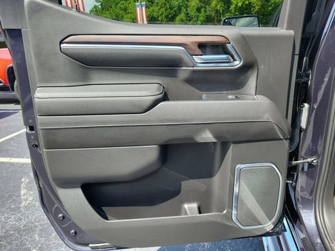 Used 2023 GMC Sierra 1500 SLT w/ SLT Premium Package AWD/4WD image 11