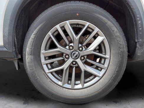 Used 2024 Nissan Rogue S AWD/4WD image 9
