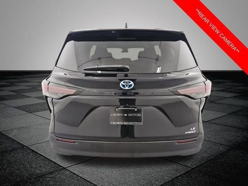 Certified 2024 Toyota Sienna LE image 5