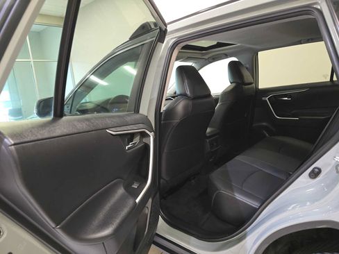 Used 2022 Toyota RAV4 XLE Premium AWD/4WD image 24