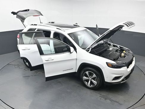 Used 2021 Jeep Cherokee Limited w/ Elite Package AWD/4WD image 48