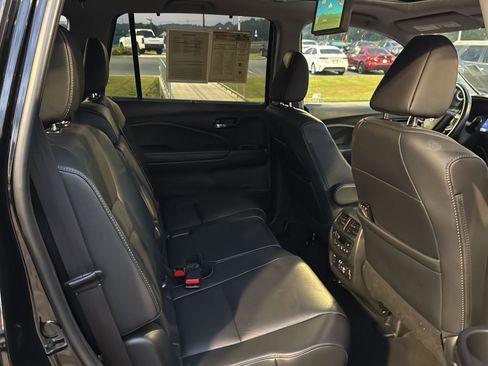 Used 2022 Honda Pilot Touring image 11