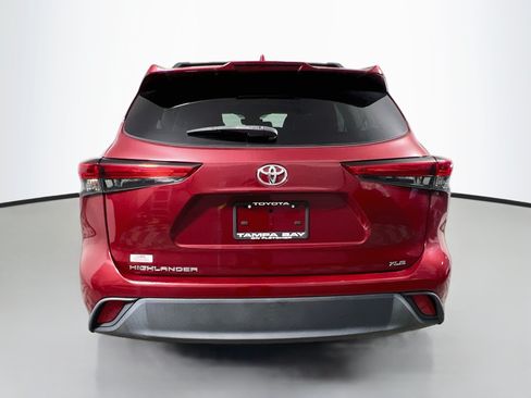 Used 2022 Toyota Highlander XLE FWD image 6