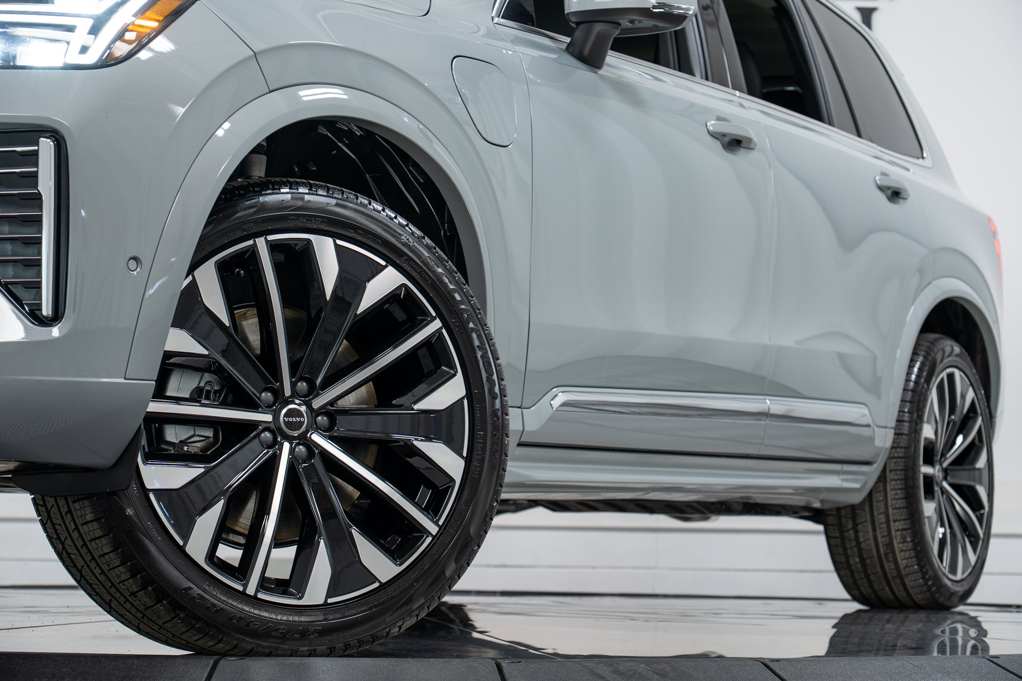 New 2026 Volvo XC90 T8 Plus w/ Protection Package Premier AWD/4WD image 28