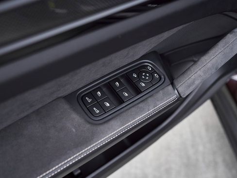 Used 2022 Porsche Cayenne Turbo GT image 31