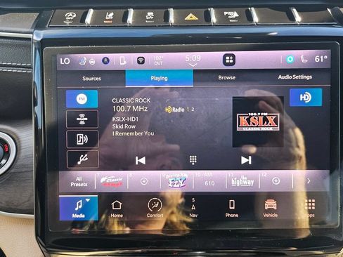 Used 2023 Jeep Grand Cherokee Limited w/ Luxury Tech Group II AWD/4WD image 36